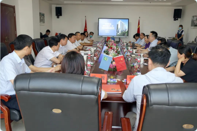 【上級關懷】中原區區長鄧英文一行蒞臨新蒲建設集團調研指導工作
