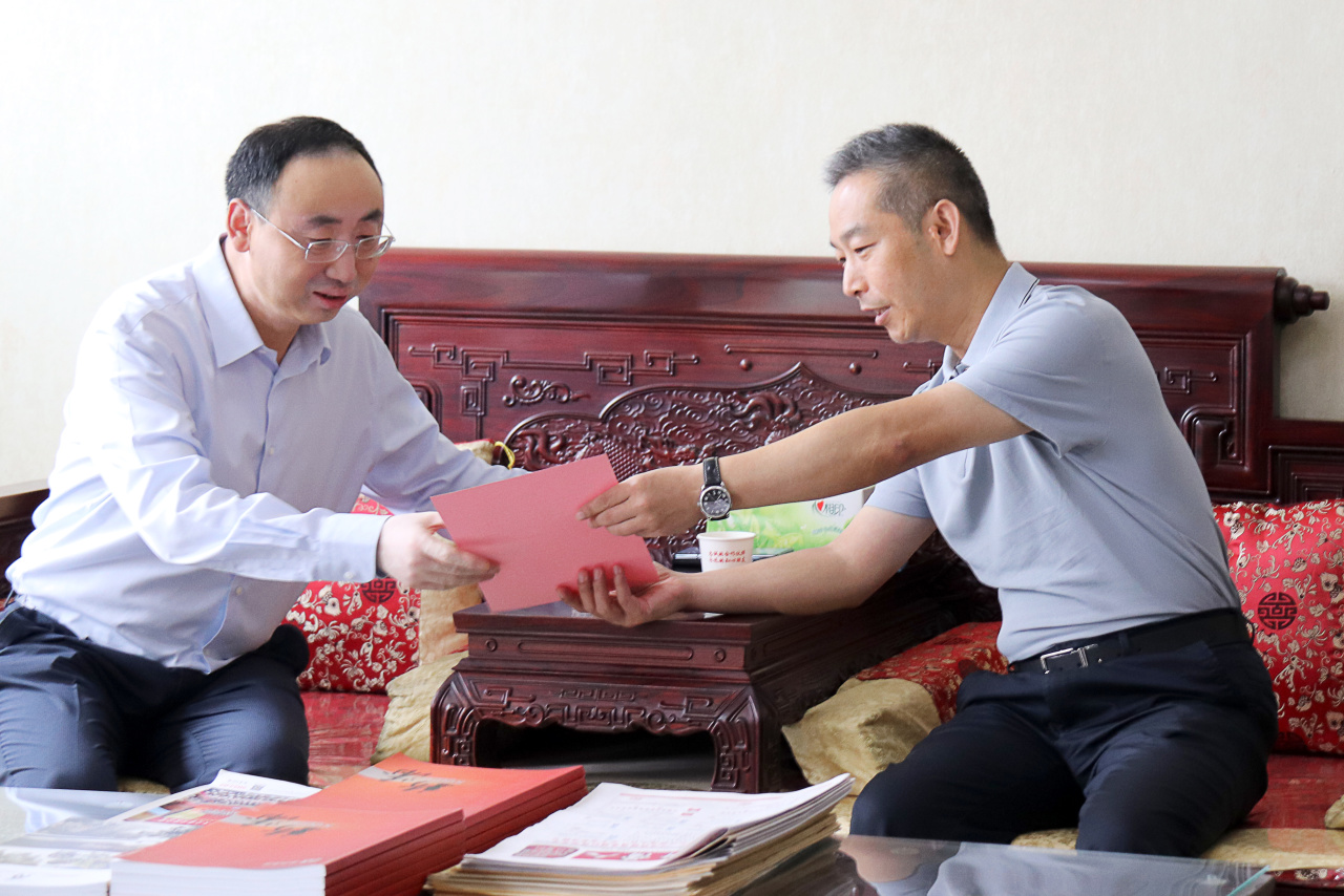 中原區(qū)區(qū)委常委、常務副區(qū)長劉斌一行蒞臨新蒲建設集團走訪調(diào)研，并送來感謝信